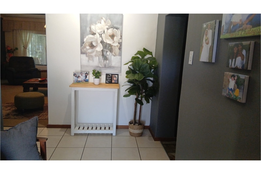 5 Bedroom Property for Sale in Porterville Western Cape